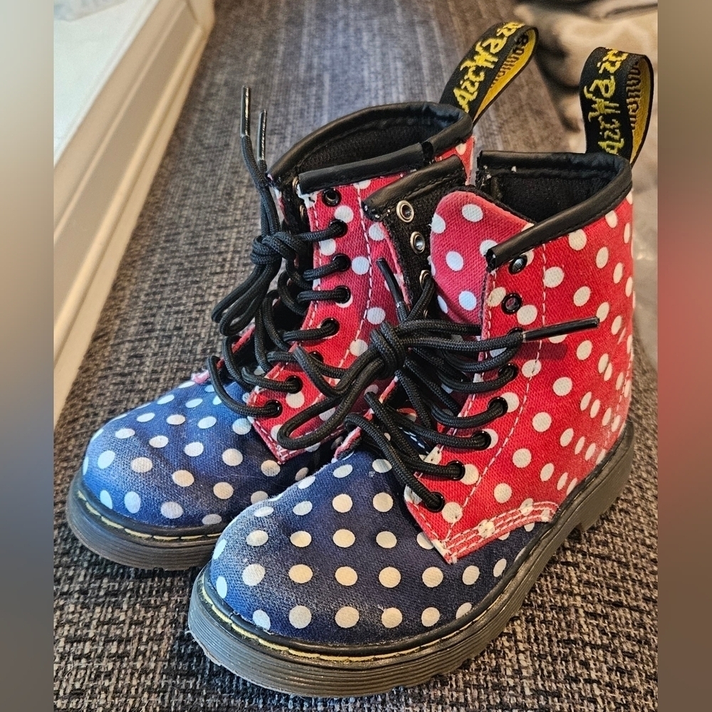 Dr. Martens Air Wair Little Kids size 8